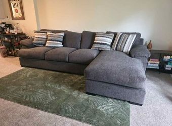 Bermuda XL sectional with right facing chaise lounge (couch)