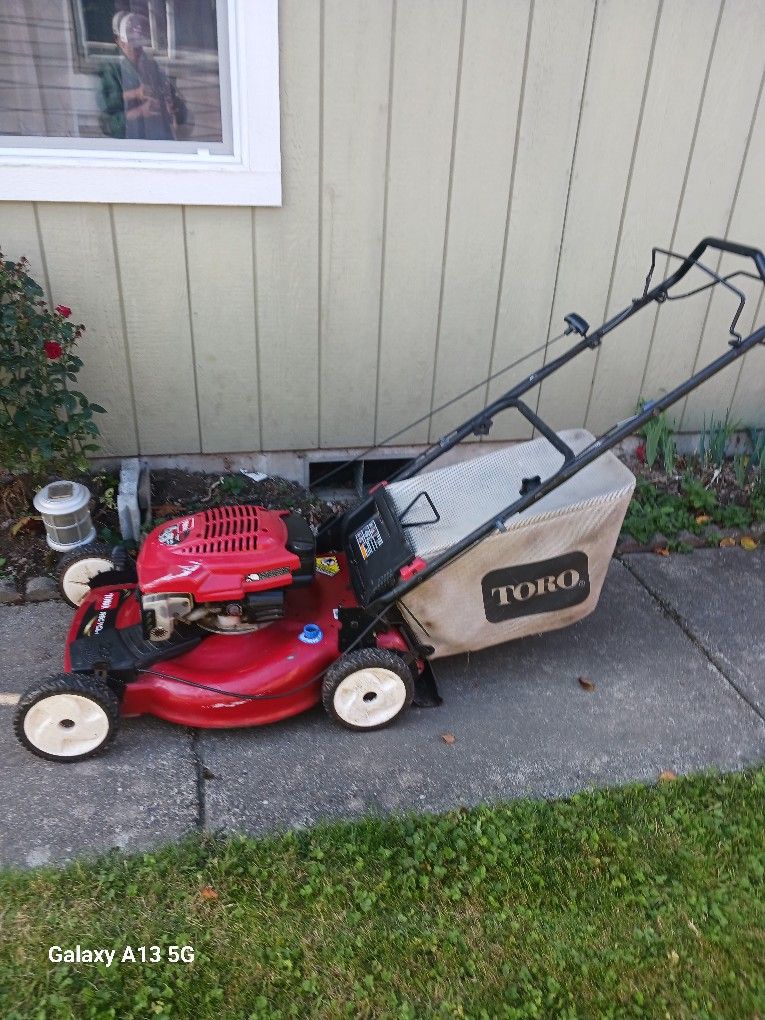 Toro Self-Propelled Lawn Mower 