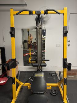 Powertec weight bench with pulldown