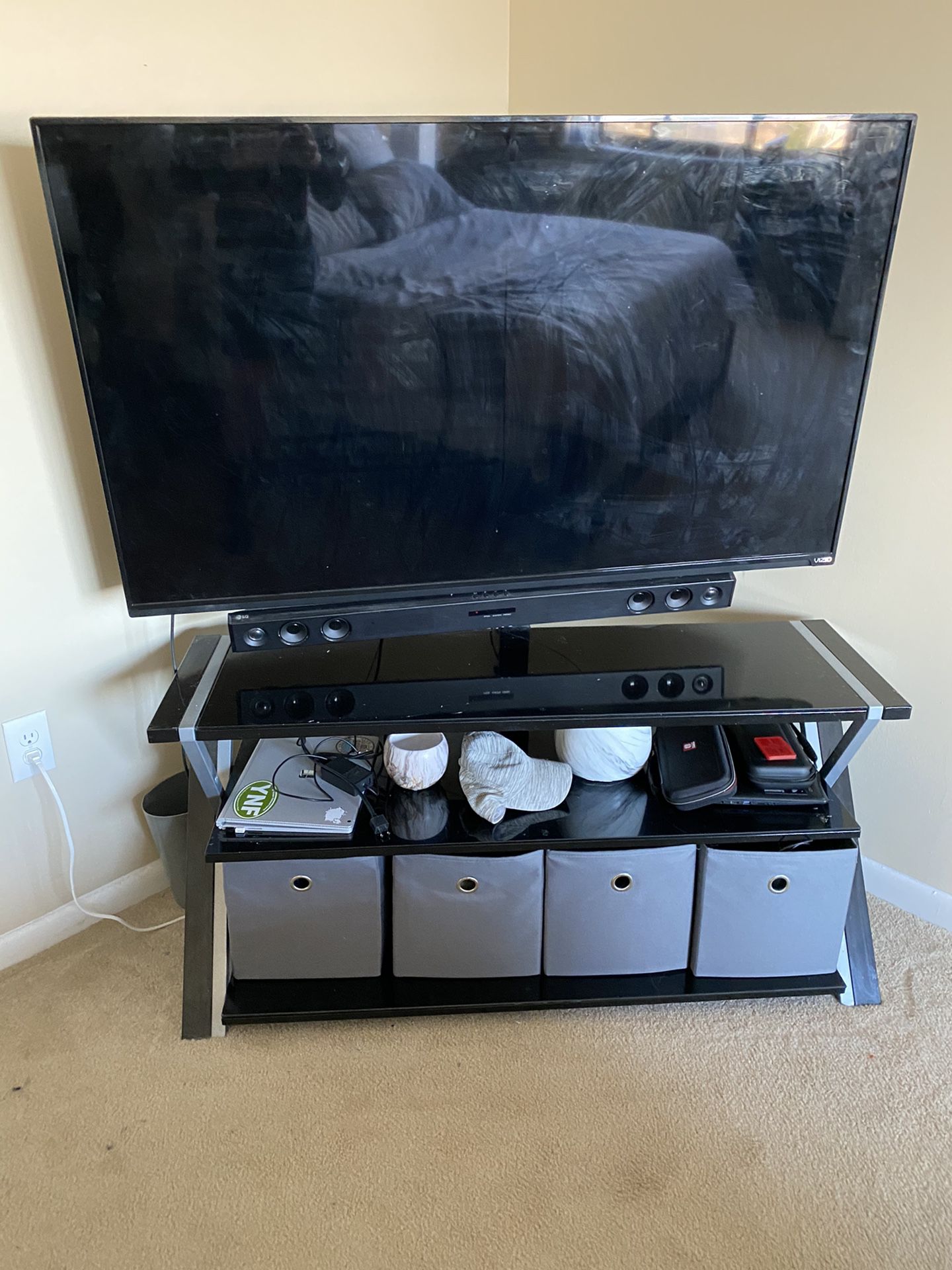 Tv stand with Mount for TV *Doesn’t include tv*