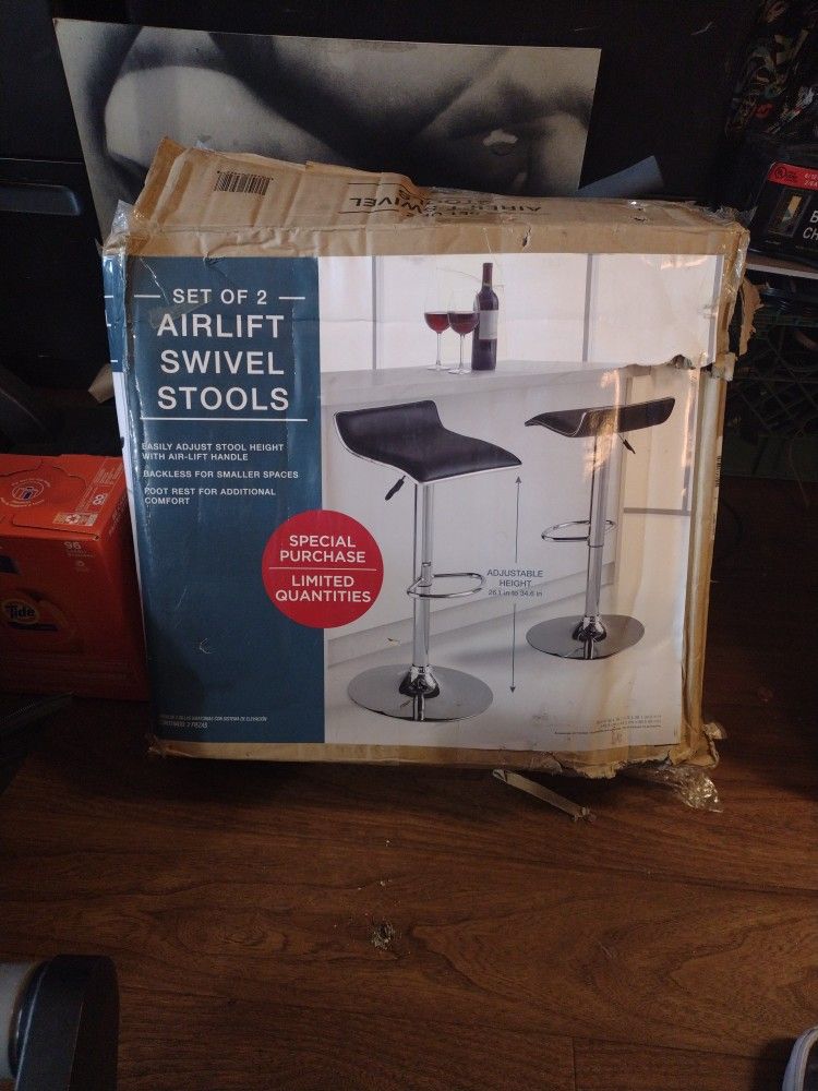 Airlift Swivel Stools