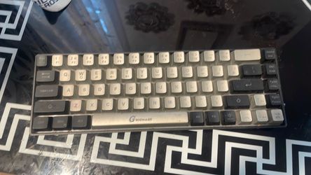Black and silver geodmaer keyboard