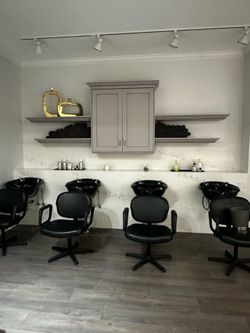 Salon shampoo chair