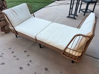 NEW Outdoor Wicker Chaise Lounge with Cushions