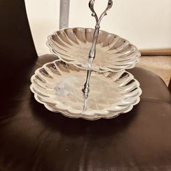 Three tear serving try