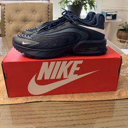Men Sneakers Size 9.5
