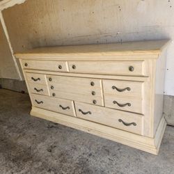 Solid 7 Drawer Dresser