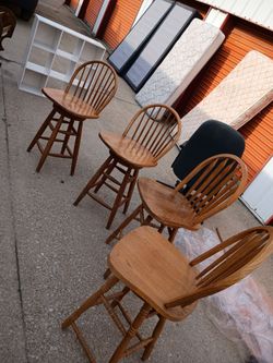 4 shivel wooden chairs