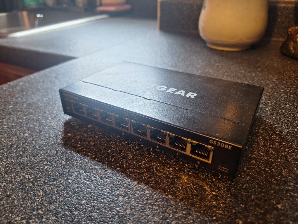 Net Gear 8 Port Switch/Bridge