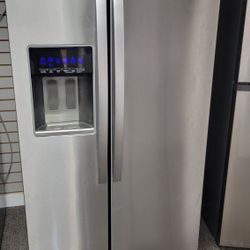 Whirlpool Refrigerator 2doors Stainless Steel Work Great Conditions DELIVERY Available 