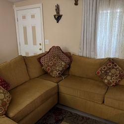 Sectional / Sofa / Chaise