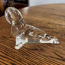 WALRUS CLEAR CRYSTAL GLASS 3.25”