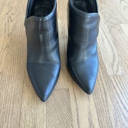 Women’s Winter Boots, Size 9 by Aldo