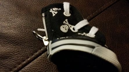Hard to Find Wag a Tude Skull & Crossbones Pet Dog Shoes Medium