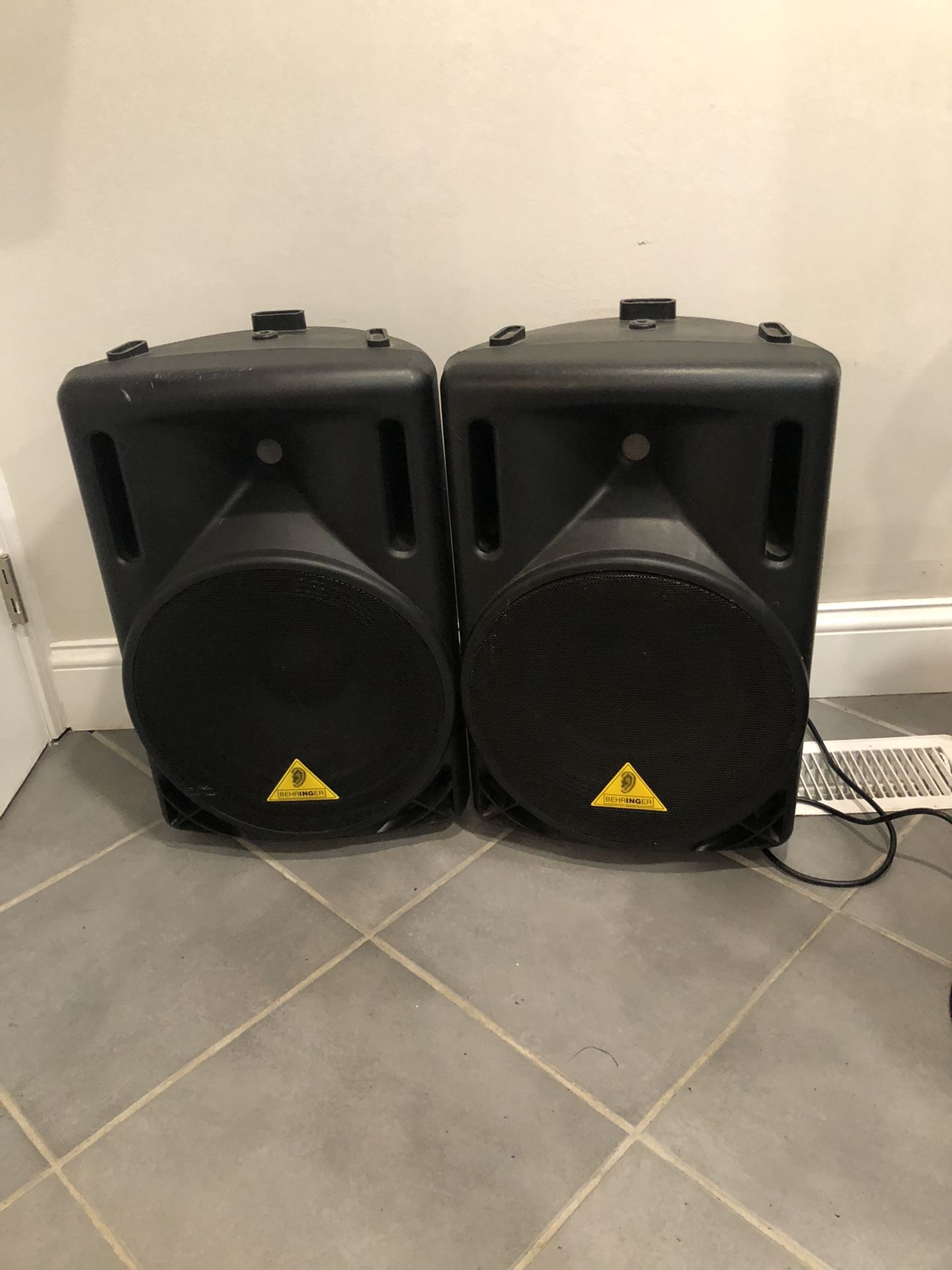 12 Inches Behringer Power Speaker