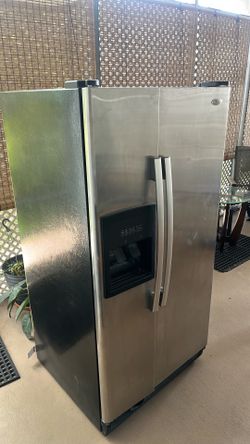 Double door refrigerator