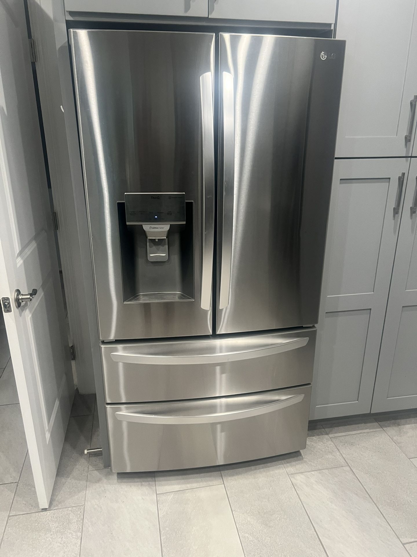 Thin Q Refrigerator