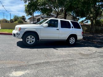 1999 Nissan Pathfinder LE