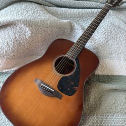 Yamaha 6 string Acoustic guitar