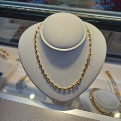 18k Gold Gucci Necklace 