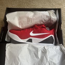 Kobe 11 Elite low Em Protro (Christmas) 