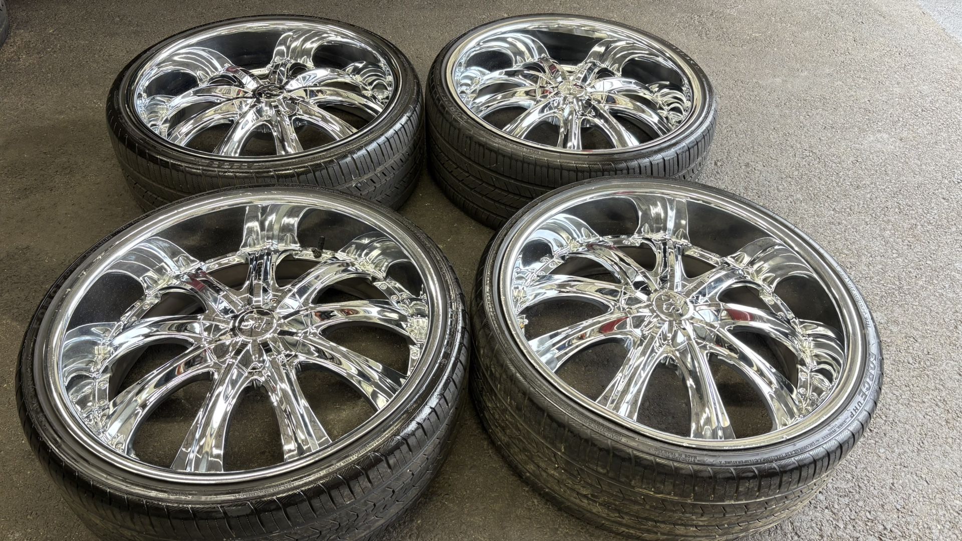 24 INCH RS CHROME RIMS AND TIRES 5 lug universal