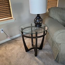 2 Lamps And 2 End Tables 