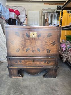 Drexel blanket box trunk