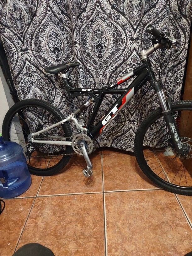 GT Dhi Race Mountain Bike 