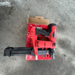 Milwaukee 18 Gauge Brad Nailer 