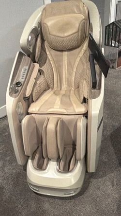 2024 Osaki Platinum Escape 4Duo Massage Chair Extra Large Like New - Indianola, IA