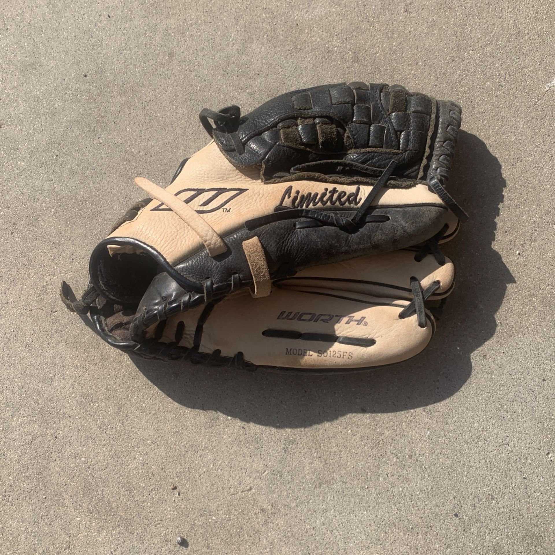 Glove 12.5in. Softball Fast By Worth