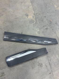 2019-2025 Toyota RAV4 XLE LT rear door lower moulding – Black & Chrome