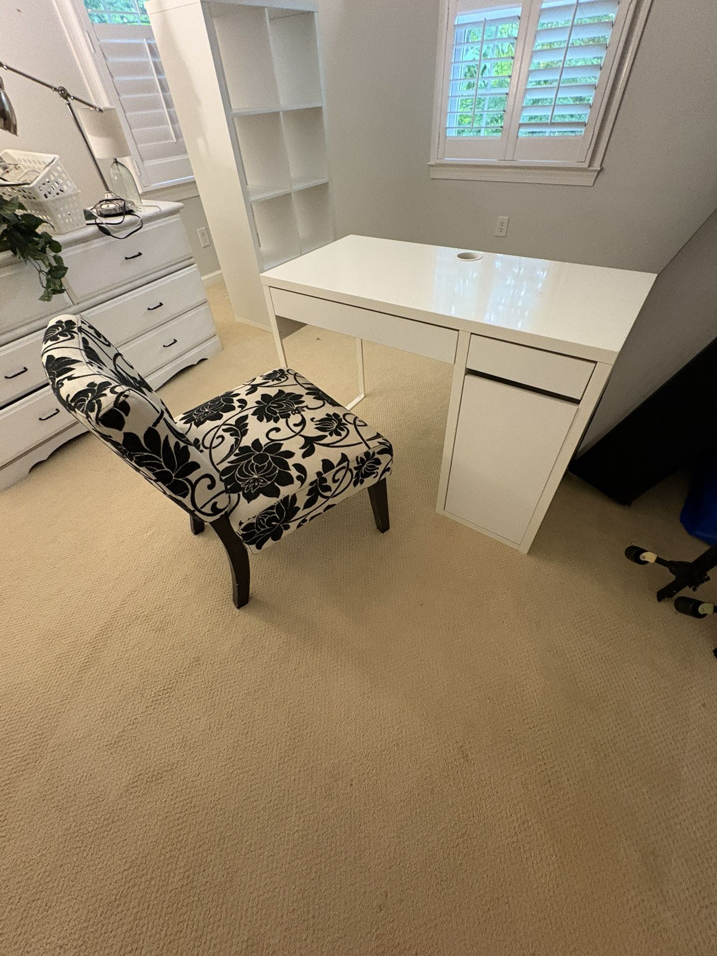 đź“« Moving ~ Desk And Chair