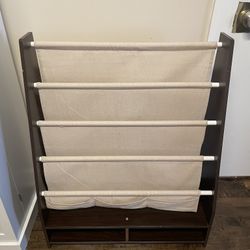 Kid’s Sling Bookshelf 📕