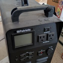 4 Patriots 1600kwh Generator & 3 LionEnergy 100w solar panelso