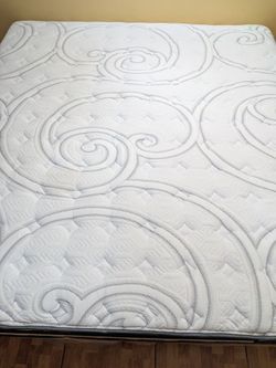 Serta iComfort Hybrid Kin,g Size Matt,ress + Box Sprin,g Included (Firm / 12"). Free same-day delivery.