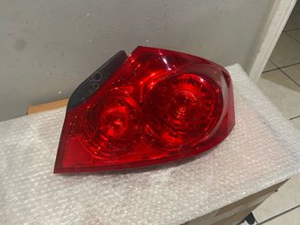 2007-2013 Infiniti G37 right tail light