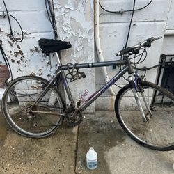 Trek 7000 mountain bike, likely from the mid-1990s.