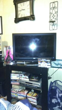 32 inch TV with stand