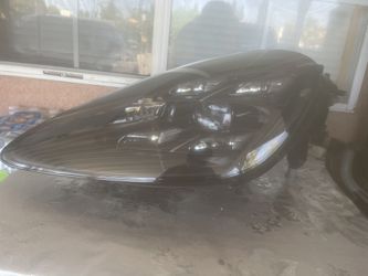 2019-2023 Porsche Cayenne  Matrix (Left Side Driver) LED Headlight OEM