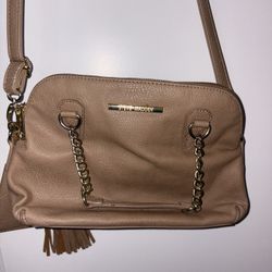 Women’s Tan leather Steve Madden purse #leatherbag #SteveMadden #crossbodypurse