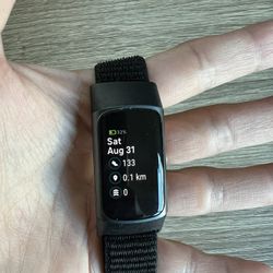 Fitbit Charge 5
