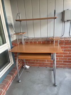 Computer desk