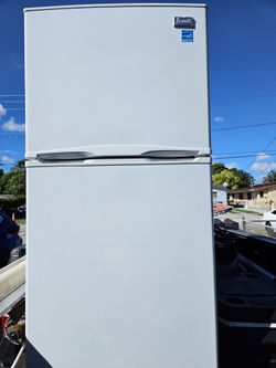 Avanti Apartment Size Refrigerator with Top Freezer