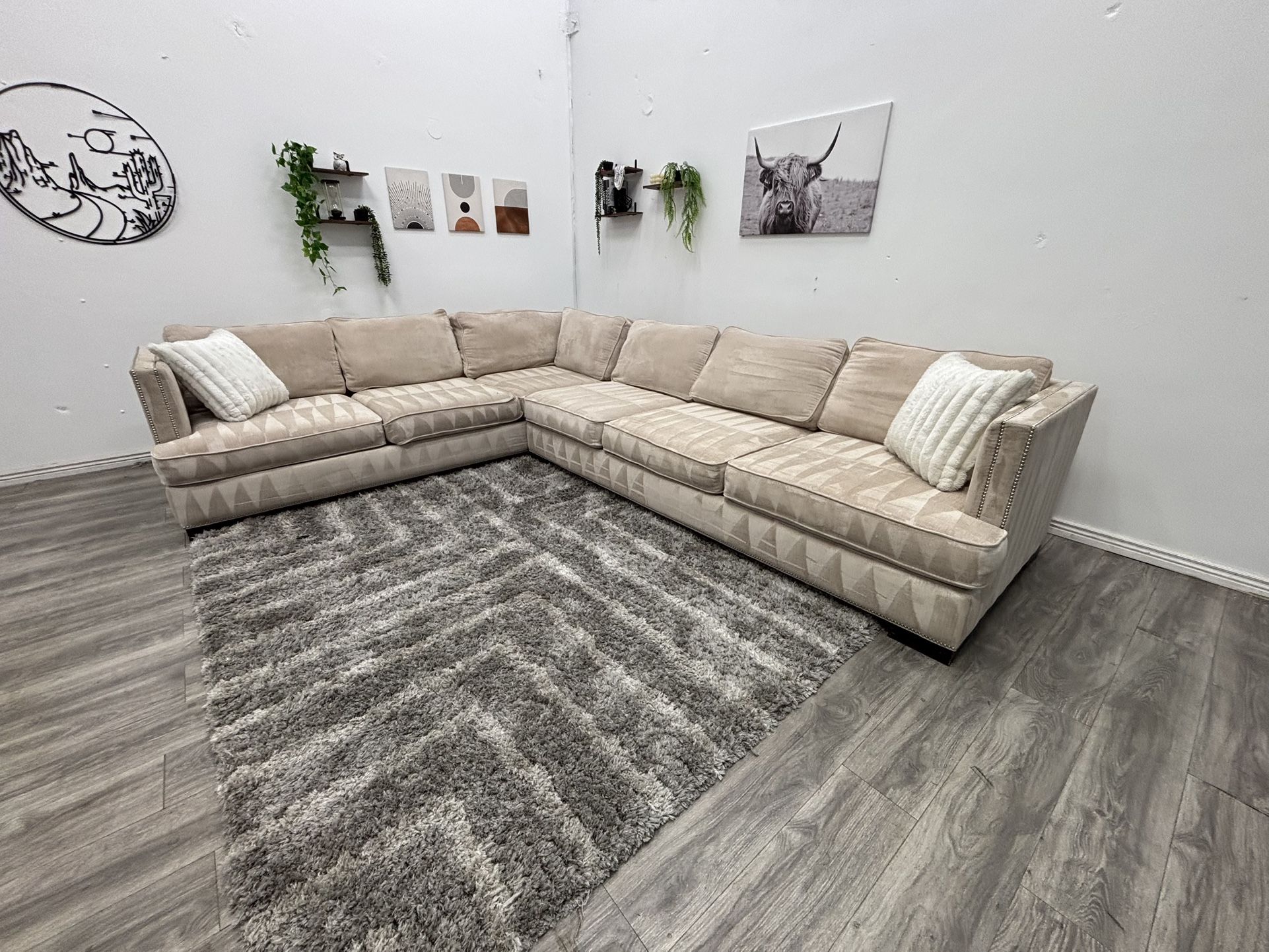 Sectional Couch - Free Delivery 🚚