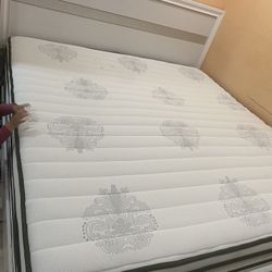 Cal King Bed With Mattress 