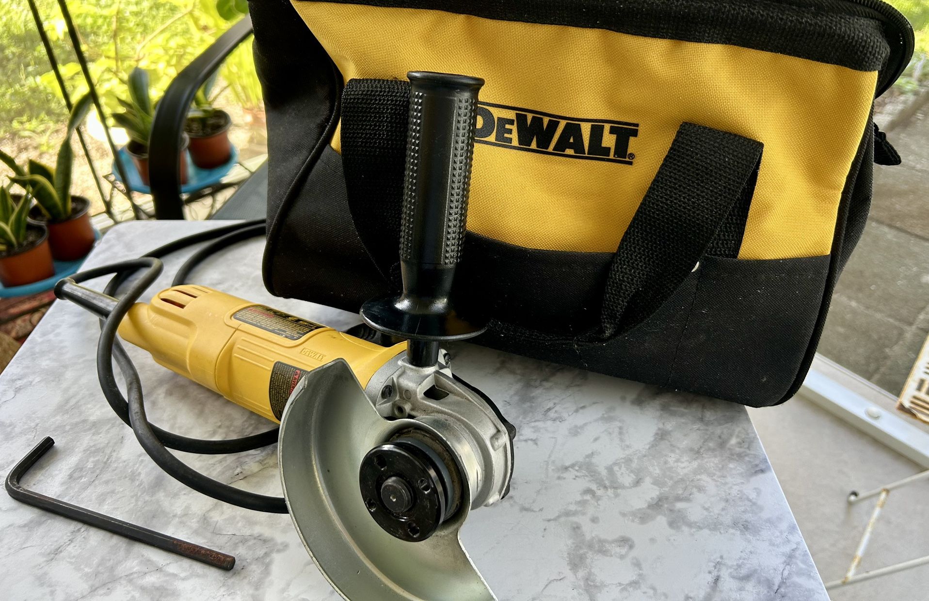 DeWalt Grinder DWE4011/Like New