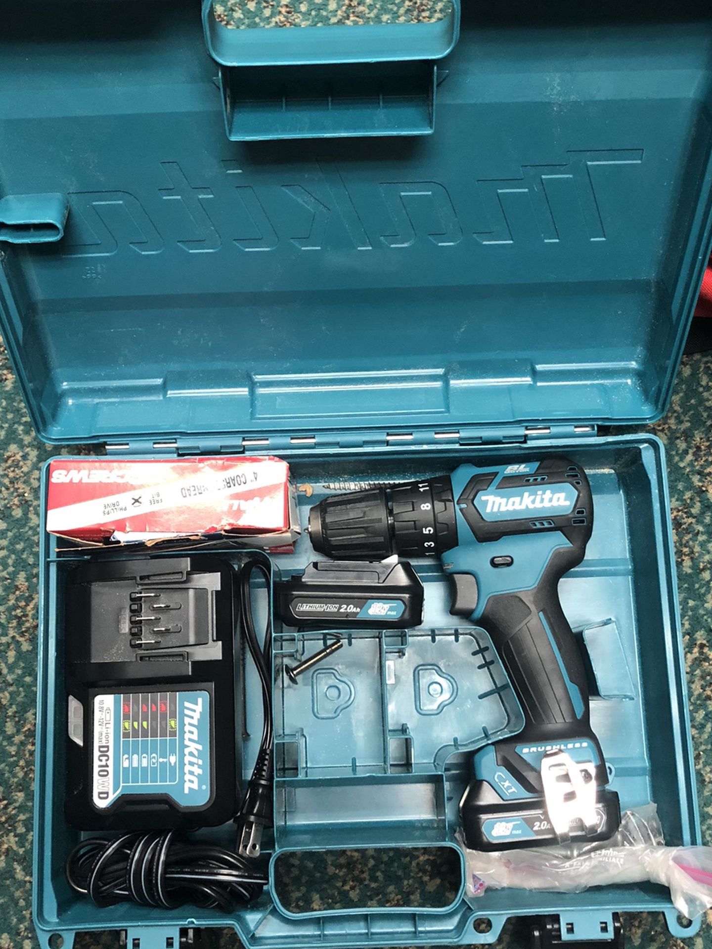 Hammer Drill, Tools-Power Makita in Case 2 Batteries 12V W/ Charger