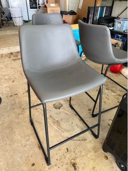 Set it 3  Barstools